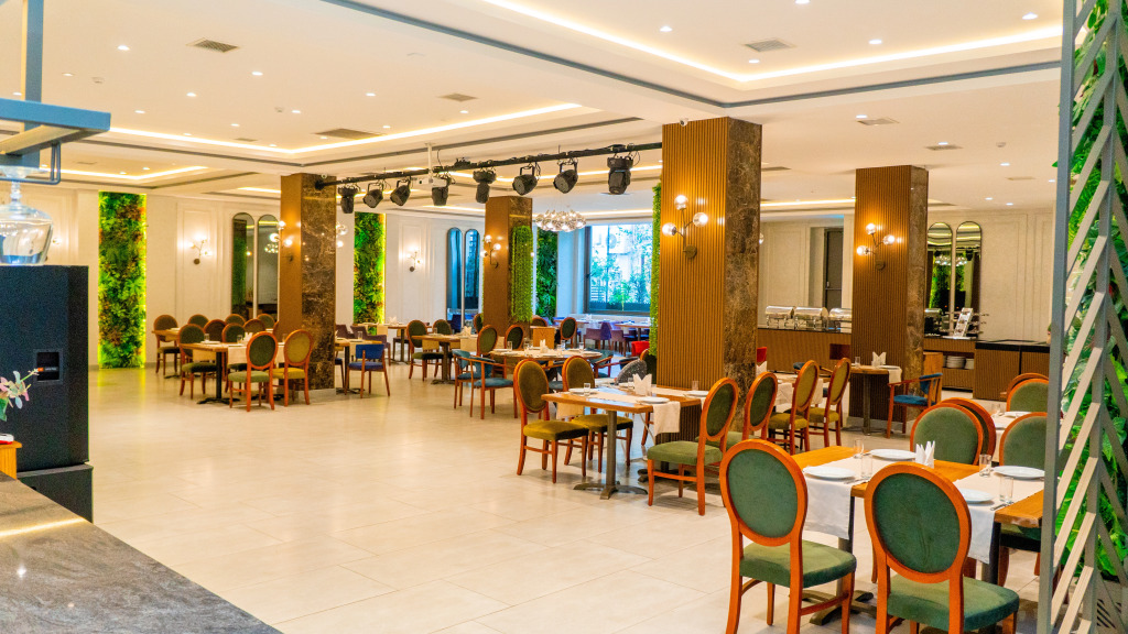 Grand Midway Hotel