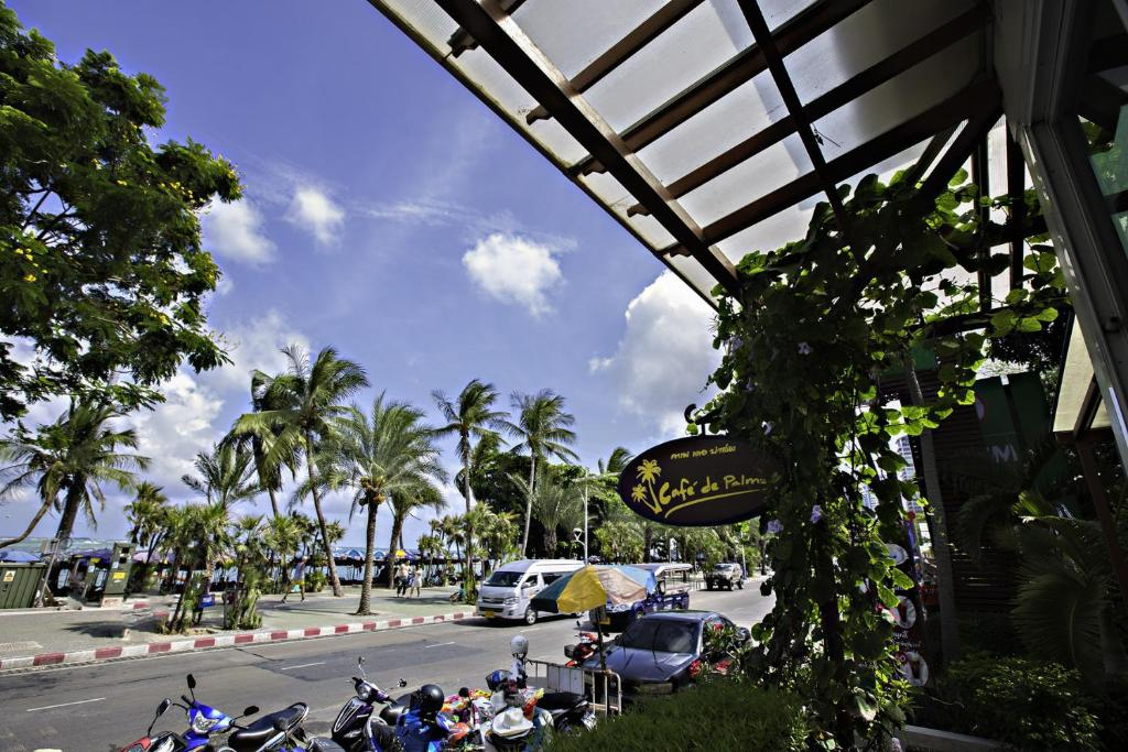 Twin Palms Resort Pattaya, SHA Extra Plus Certified