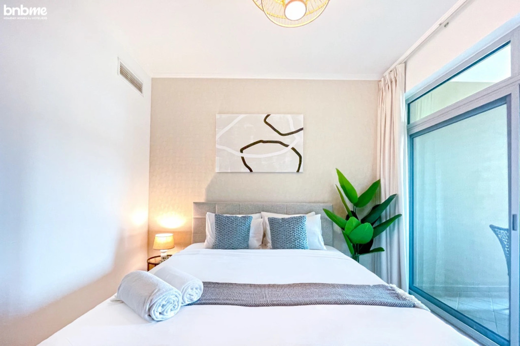Апартаменты bnbmehomes | 2 BR Stunning Lake Views in Greens-205