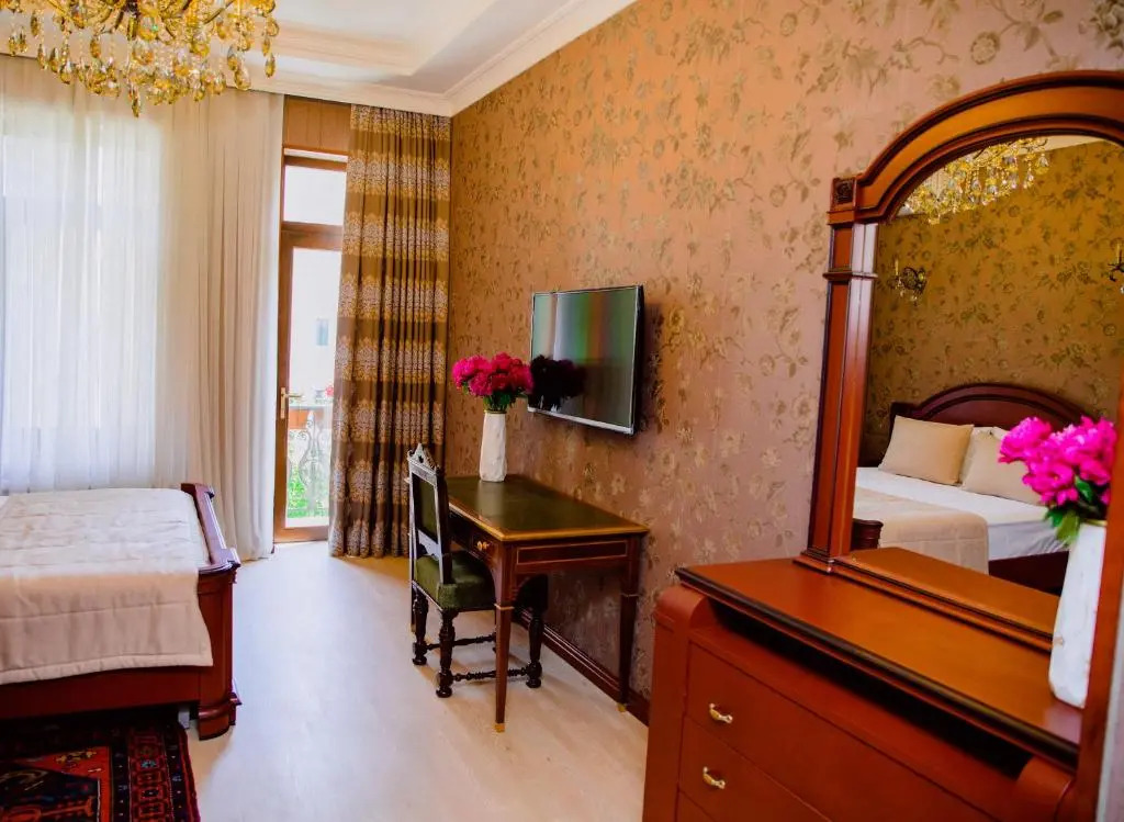 Royal Antique Boutique Hotel