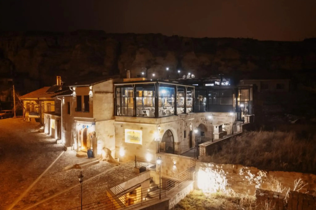 Misty Cave Hotel