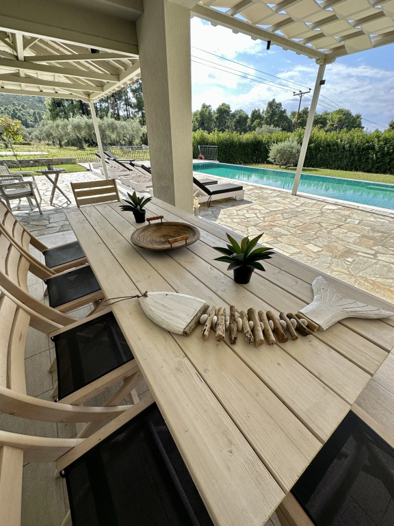Luxury Villa with Private Pool in Skopelos, Ideal for Families, Villa Aelia by Kardous