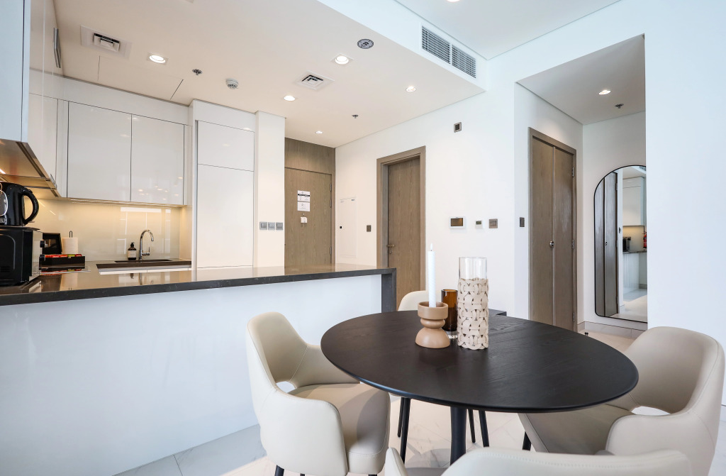Apartments Elite LUX Holiday Homes - Lagoon View 1BR Luxury Oasis in MBR Dubai