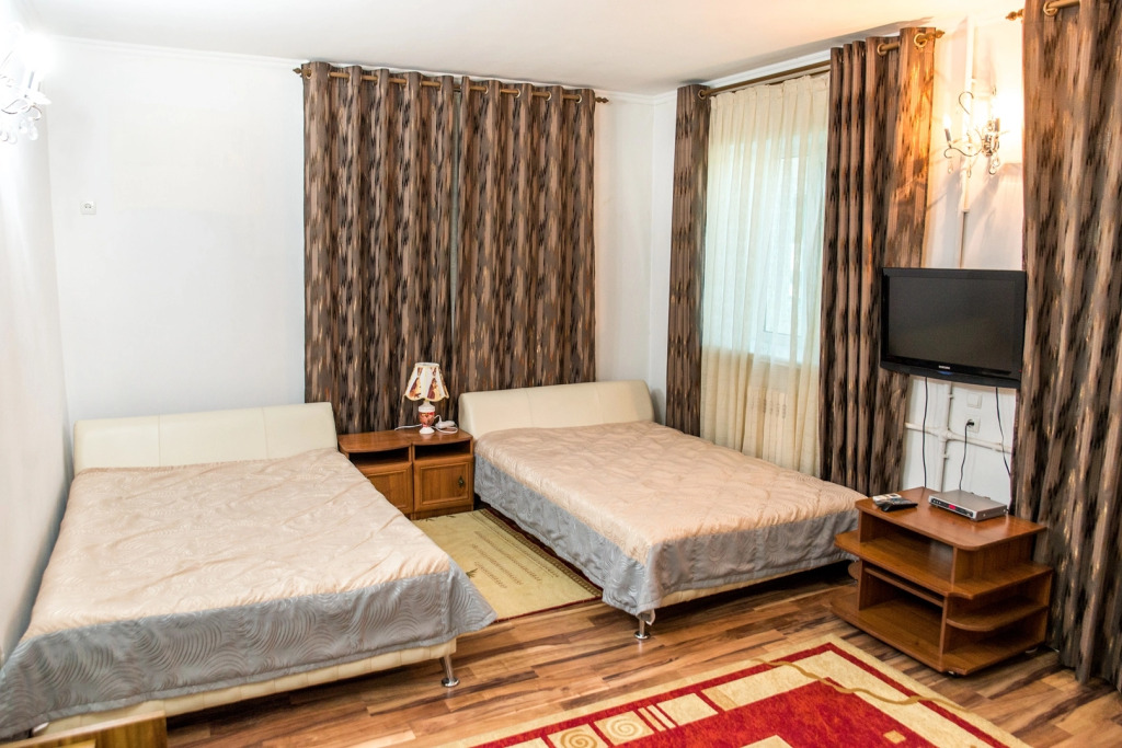 Rich Hotel