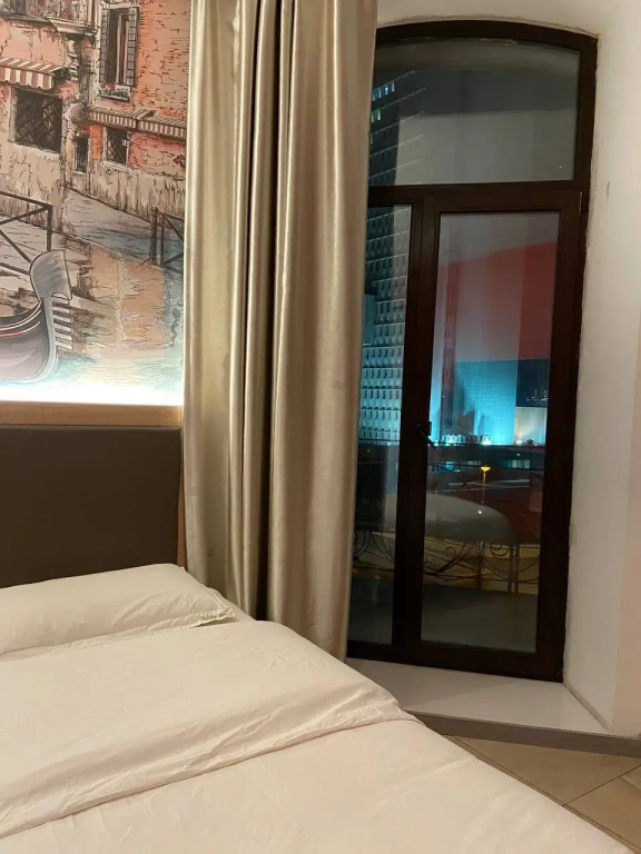 Отель Holiday Hotel
