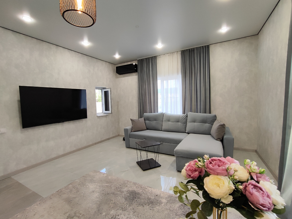 Частный дом Family home с бассейном