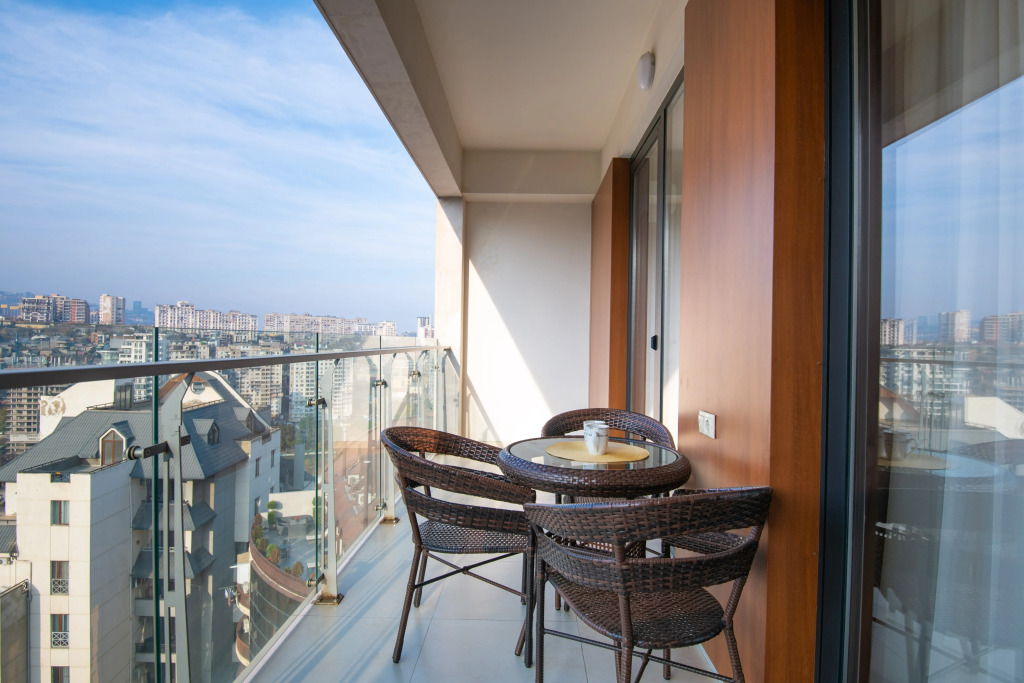 Apartments with Mountain and City Views