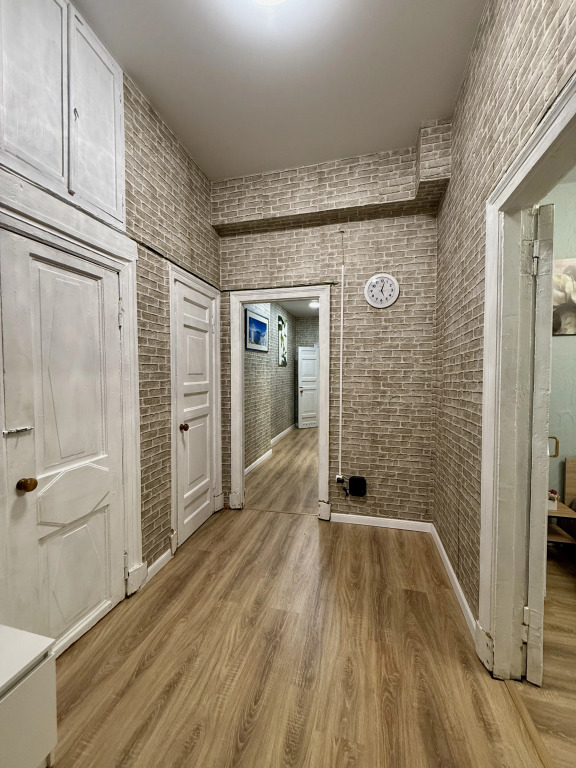 Ryadom S Krasnoy Ploschadyyu Flat