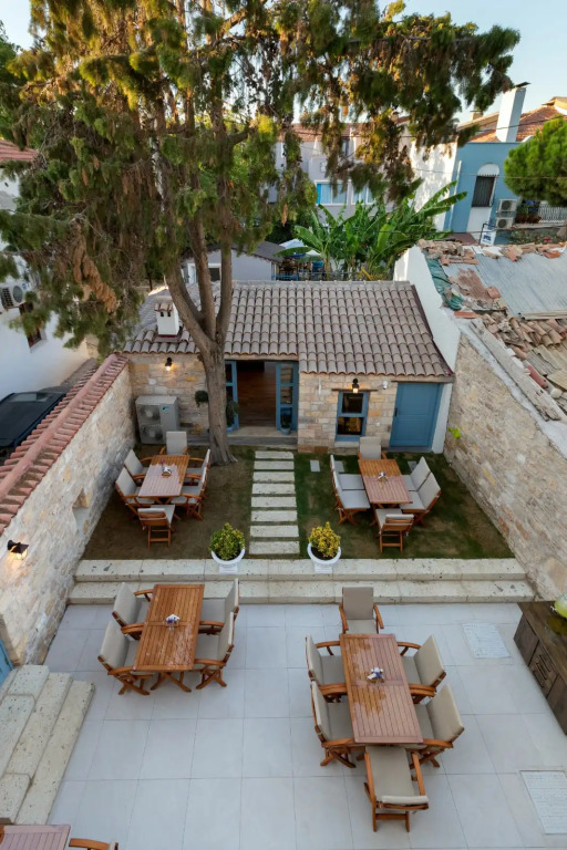 Отель Eflin Haus Historical Place & Monument