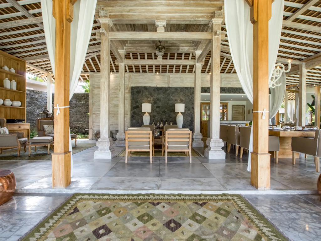 Villa Mannao by Villa Finder