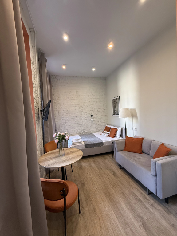 Квартира Студия с французским балконом Tina Rental Studio