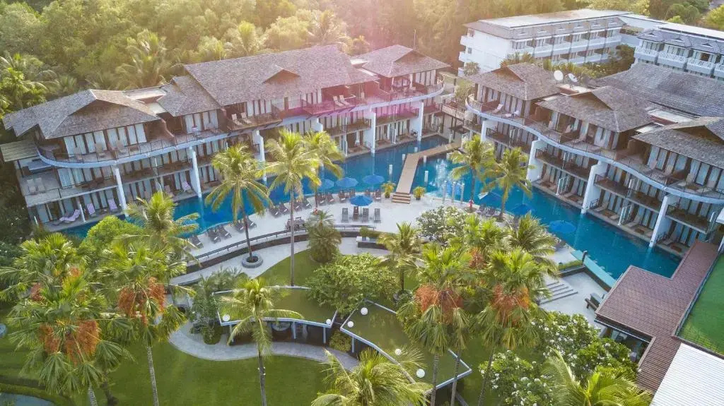 Отель Holiday Ao Nang Beach Resort Krabi