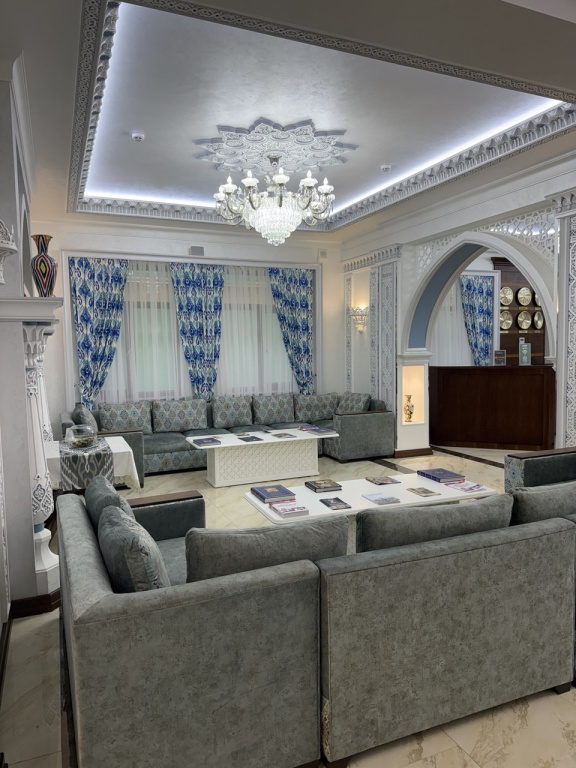 Отель Karvon Plaza