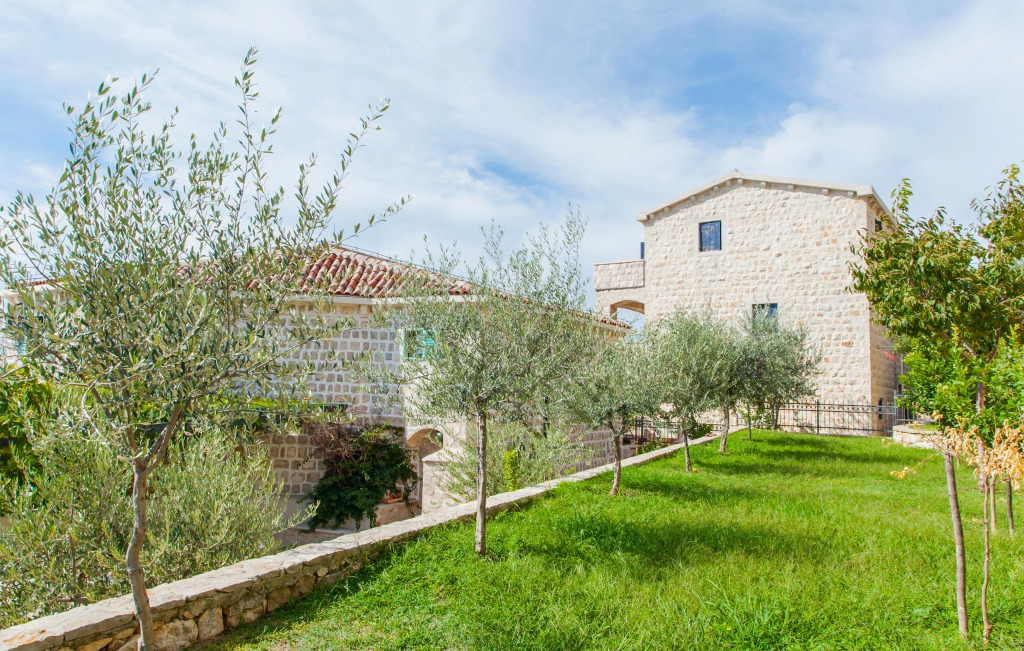 Castello degli Aranci Eco Resort