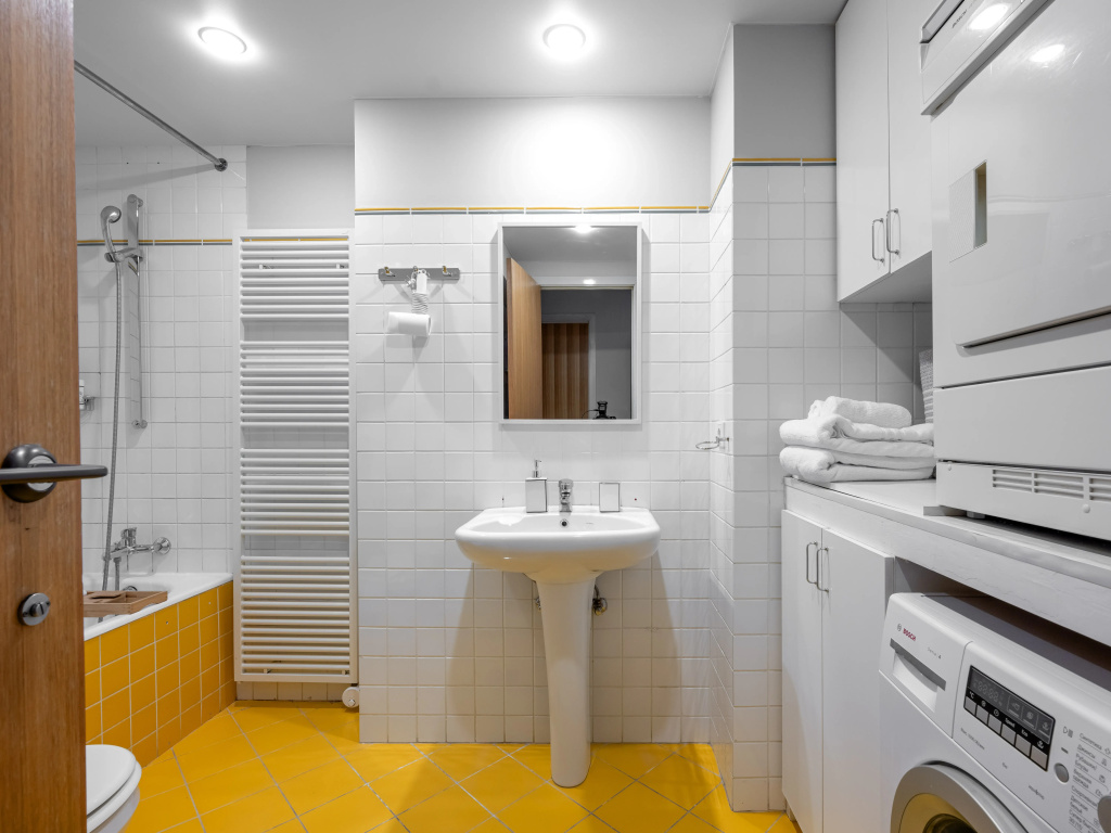 Квартира GM Apartments Стильная Трехкомнатная с балконом и видом на Патриаршие