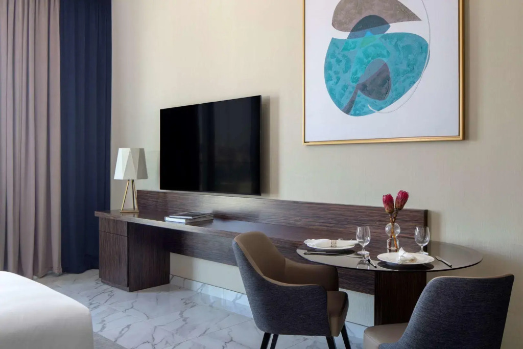 Avani Plus Palm View Dubai Hotel & Suites