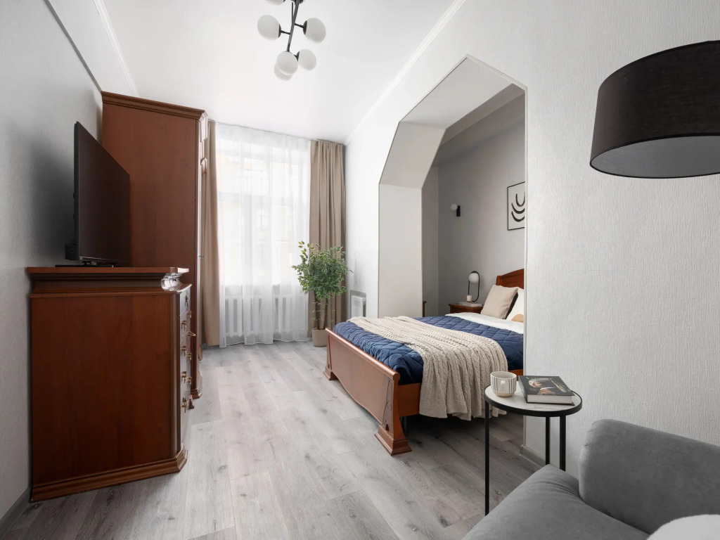 Квартира GM Apartments Стильная Трехкомнатная с лоджией на 1905 года