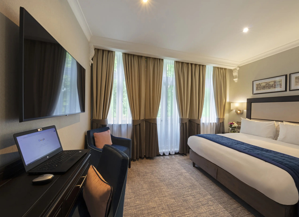 Wellington Hotel by Blue Orchid