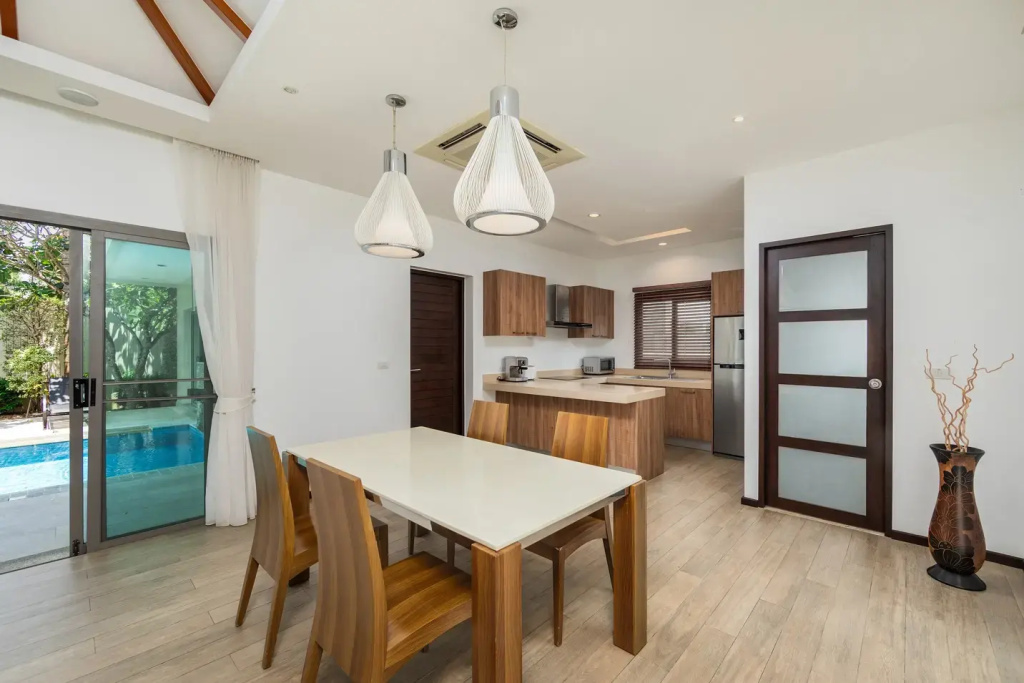 Villa Bond 3BR Private Pool Near Naiharn Beach