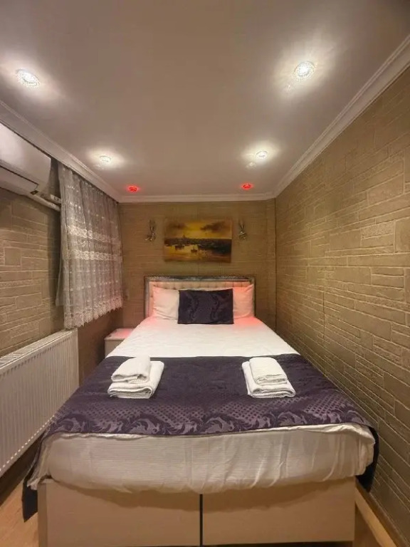 Апартаменты Bright 2BR Apt, 5 Min Walk to Taksim, 3 AC, Central Stay #A7