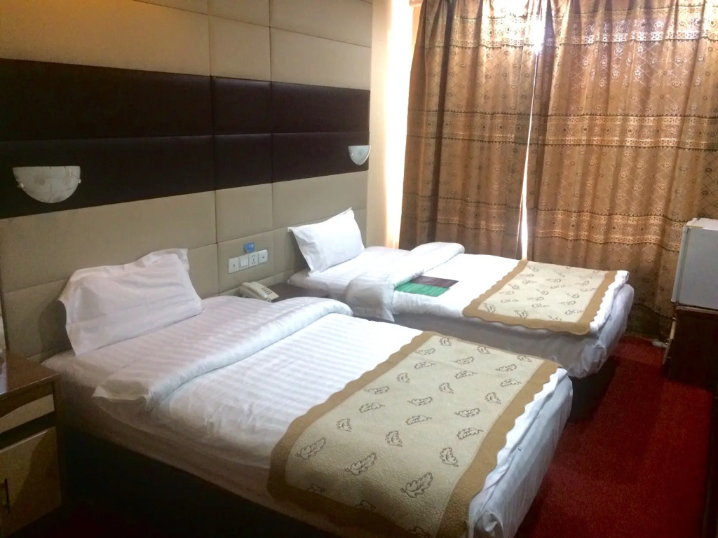Отель 50100 Hotel & Restaurant