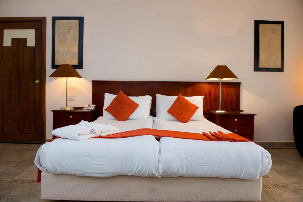 Курортный отель Swiss Inn Pyramids Golf Resort