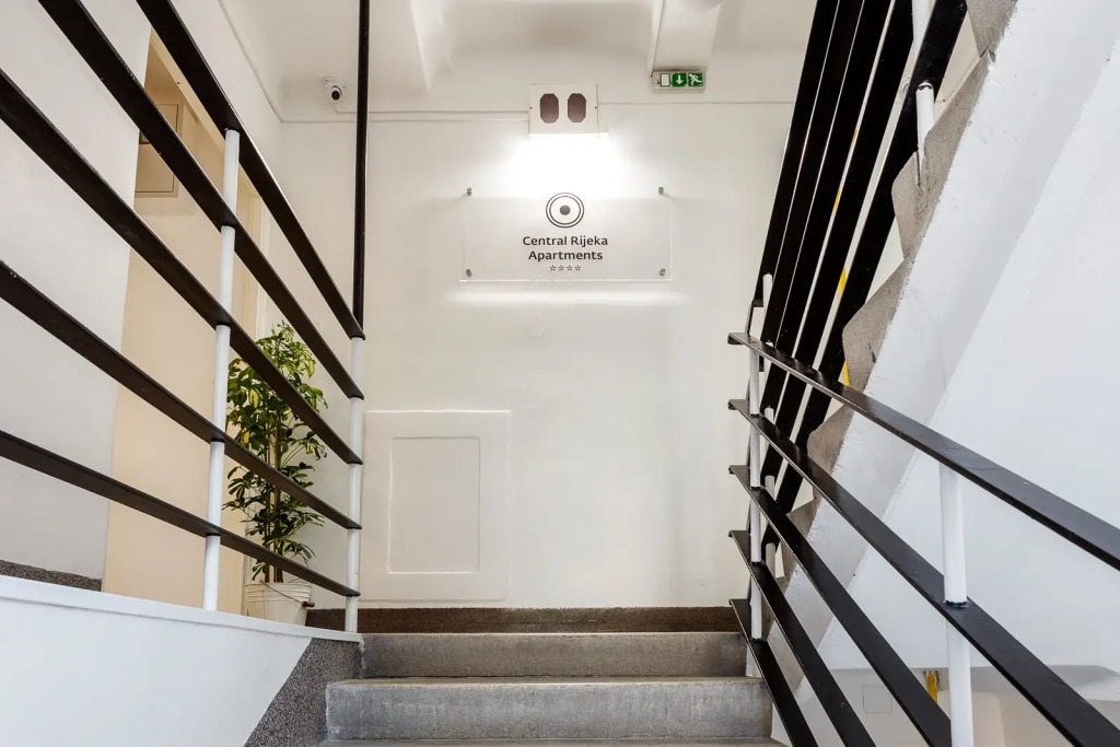 Отель Central Rijeka Apartments