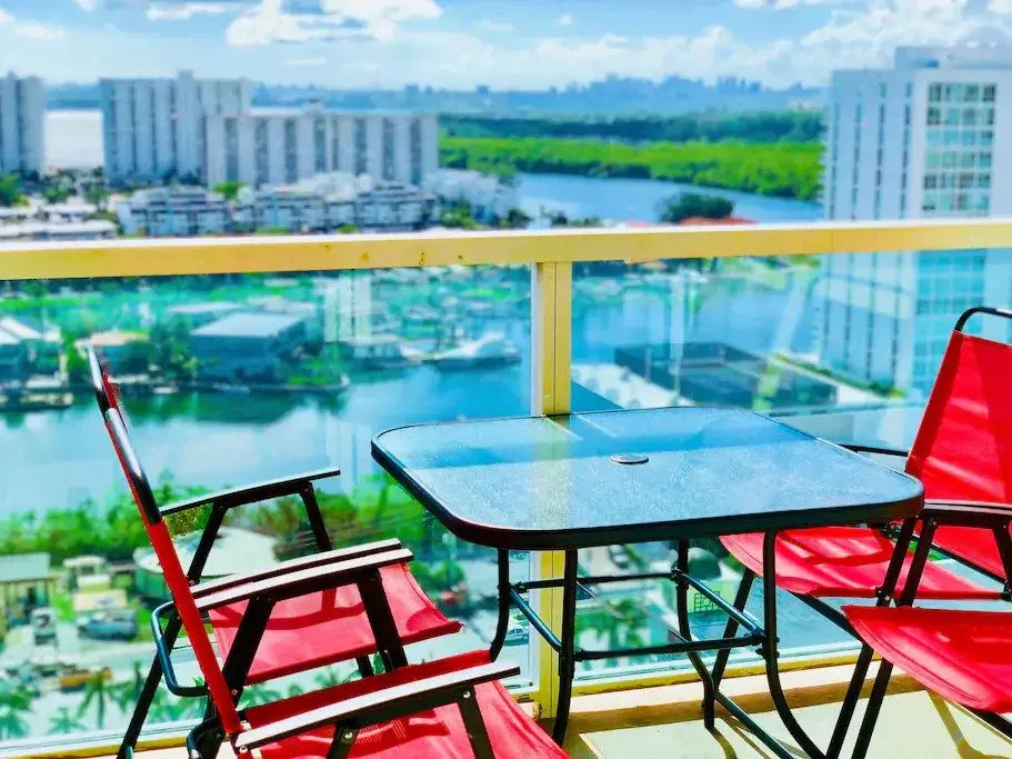 Апарт-отель Pet Friendly Condos in Sunny Isles