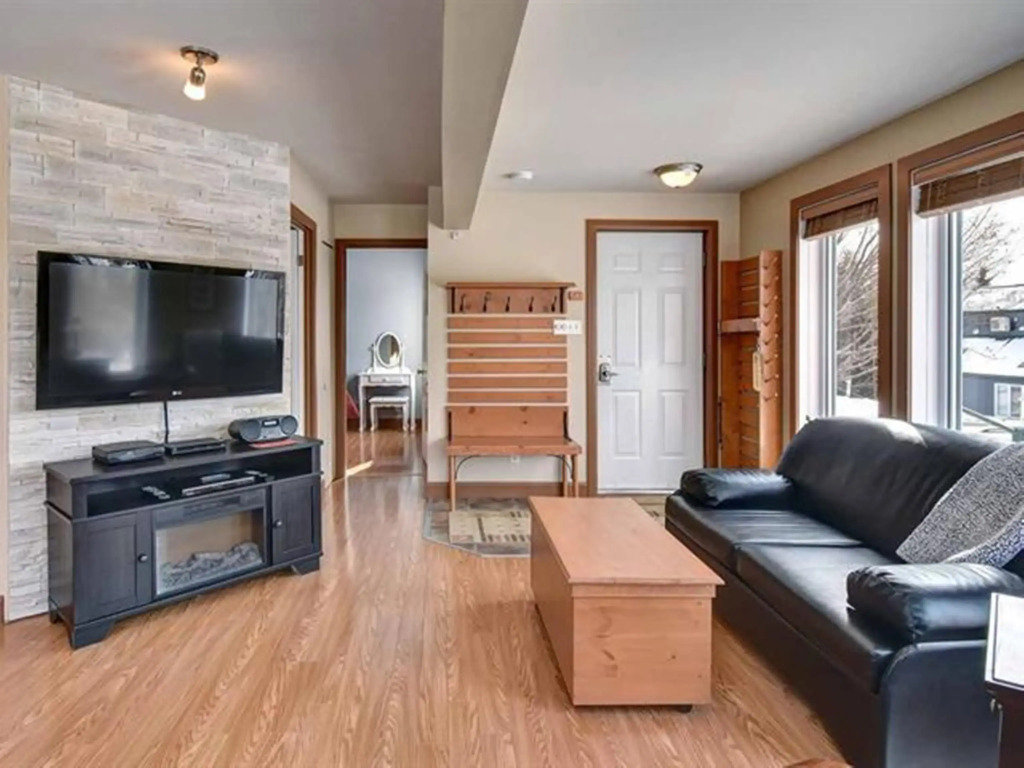 Частный дом Bright Condo near the Lake