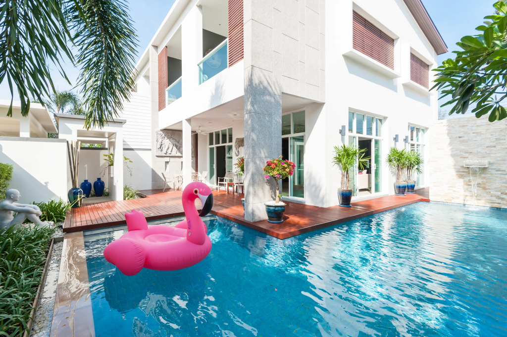 Вилла Luxurious Private pool villa near beach