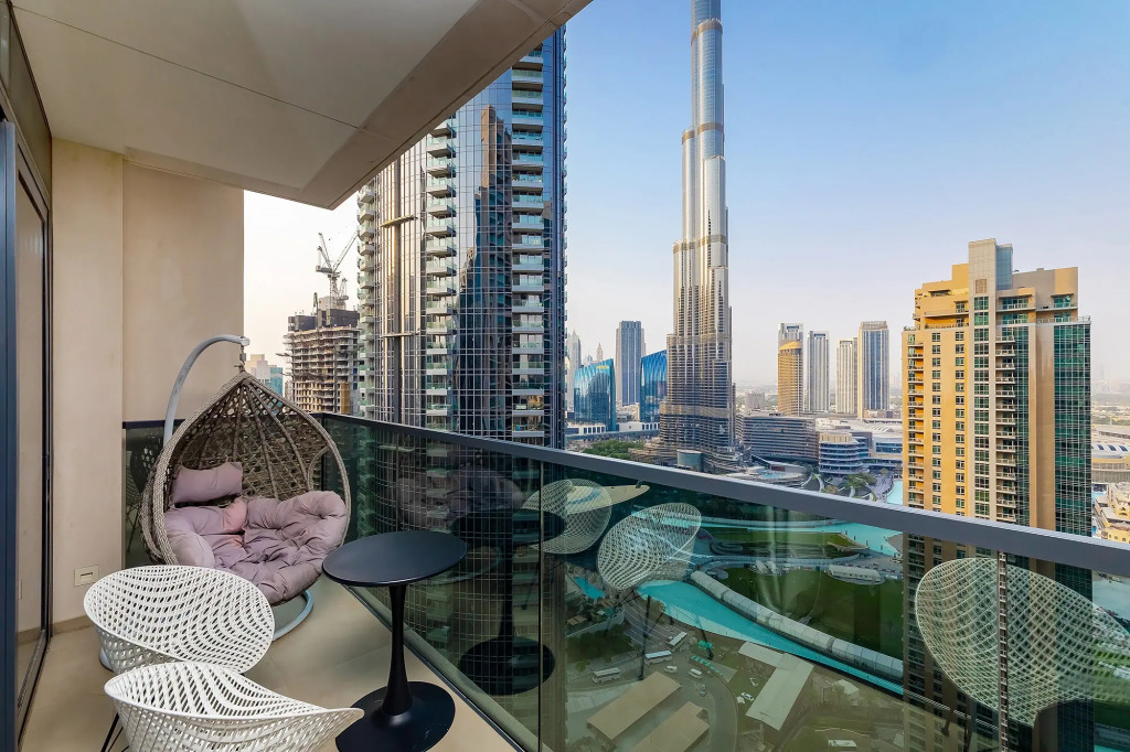 Апартаменты Burj View Stylish 3BR + Maids Room in Act One Tower Downtown