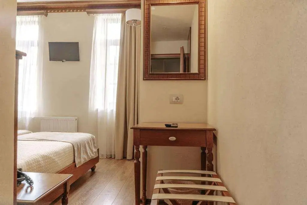 Hotel Argjiro