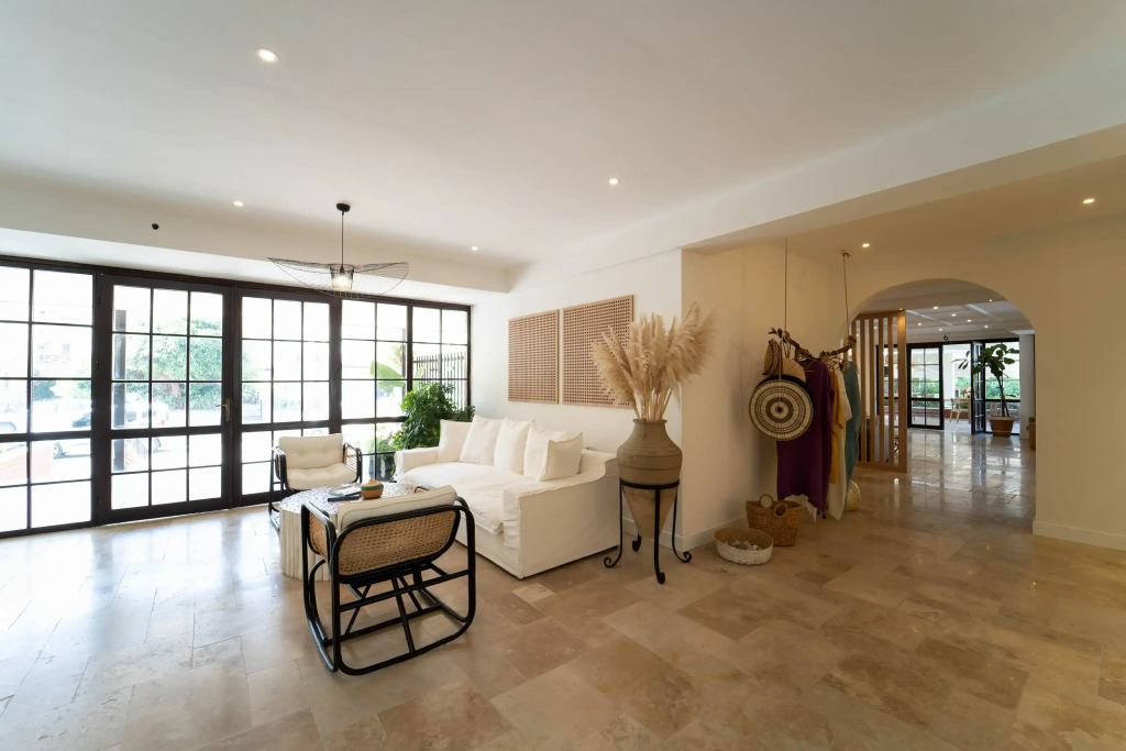 Hotel Club-E