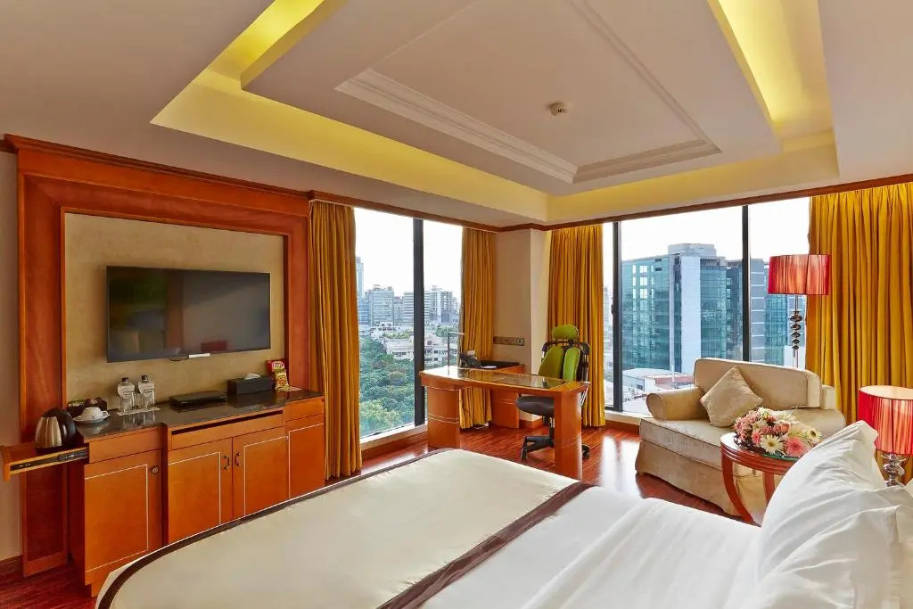 Six Seasons Hotel