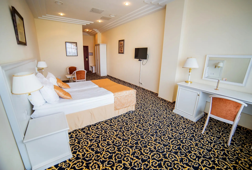Royal Hotel