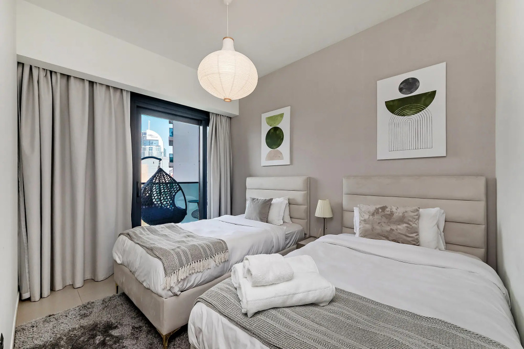 Апартаменты Burj View Stylish 3BR + Maids Room in Act One Tower Downtown