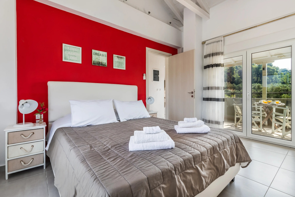 Luxury Villa with Private Pool in Skopelos, Ideal for Families, Villa Aelia by Kardous