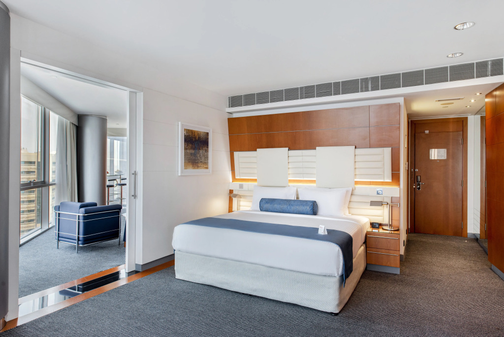 Отель Mövenpick Dubai Creek