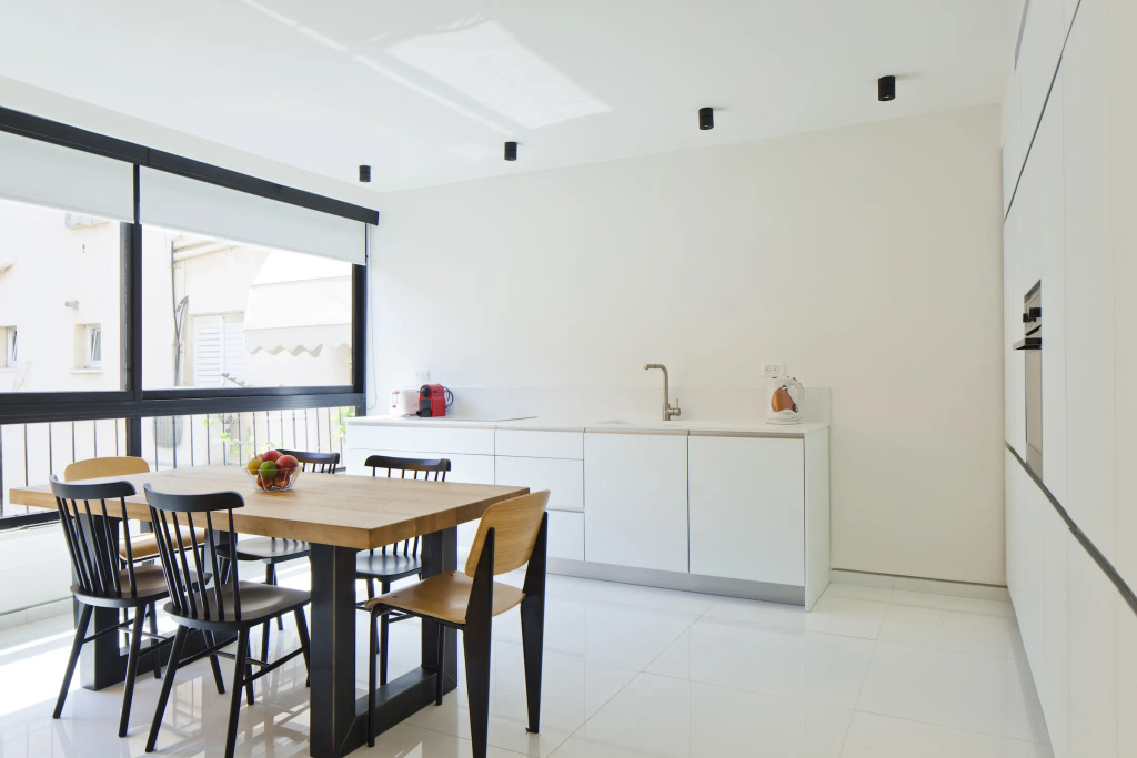 Elegant 2Br & Veranda Close To Beach By Feelhome