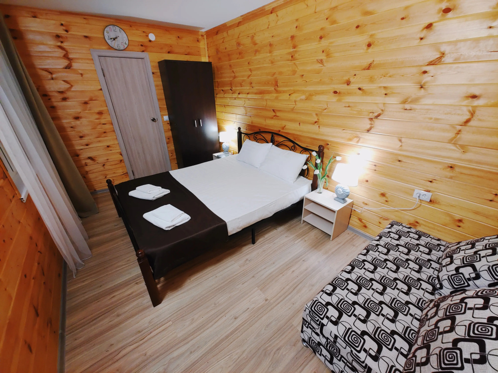 Отель  Wood Hotel Topál