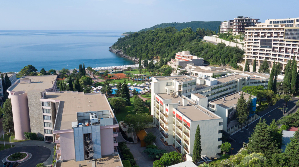 Отель Iberostar Waves Bellevue
