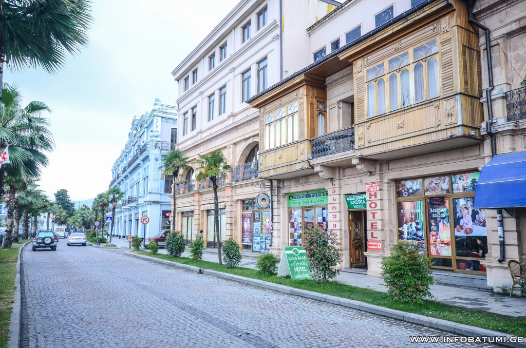 Отель Andria