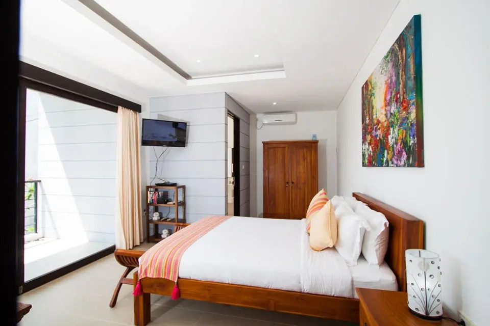 Skye Dee Villa