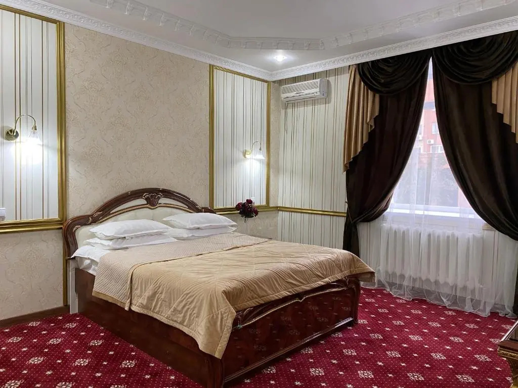 Lion Hotel