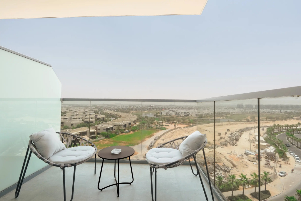 Апартаменты KeyRock Living | Golf Gate Apt with Pool Access
