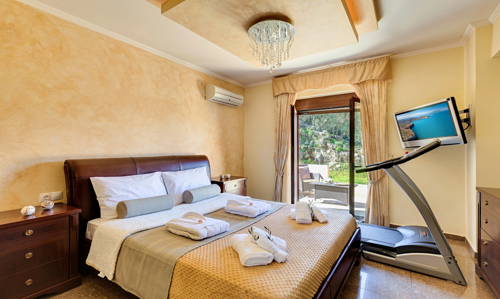 Вилла Cretan Sunny Villa Heated Pool
