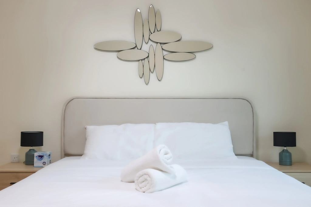 Elite LUX Holiday Homes - Spacious 1 BR Near Metro Station in Al Furjan Dubai