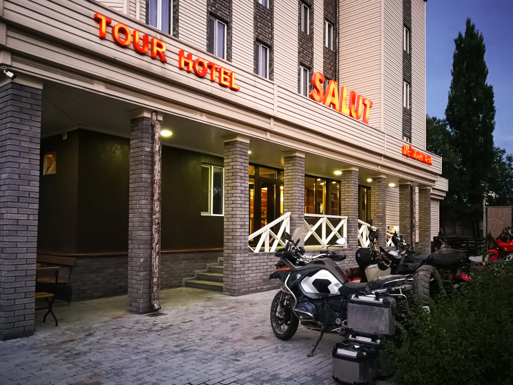 Salut Hotel