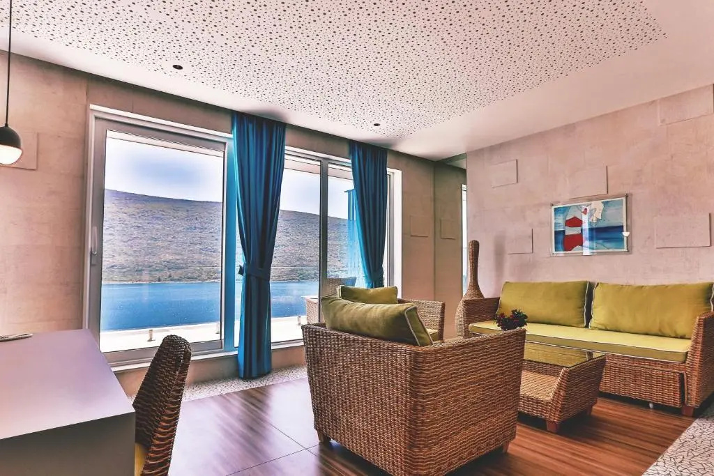 Carine Hotel Kumbor Superior