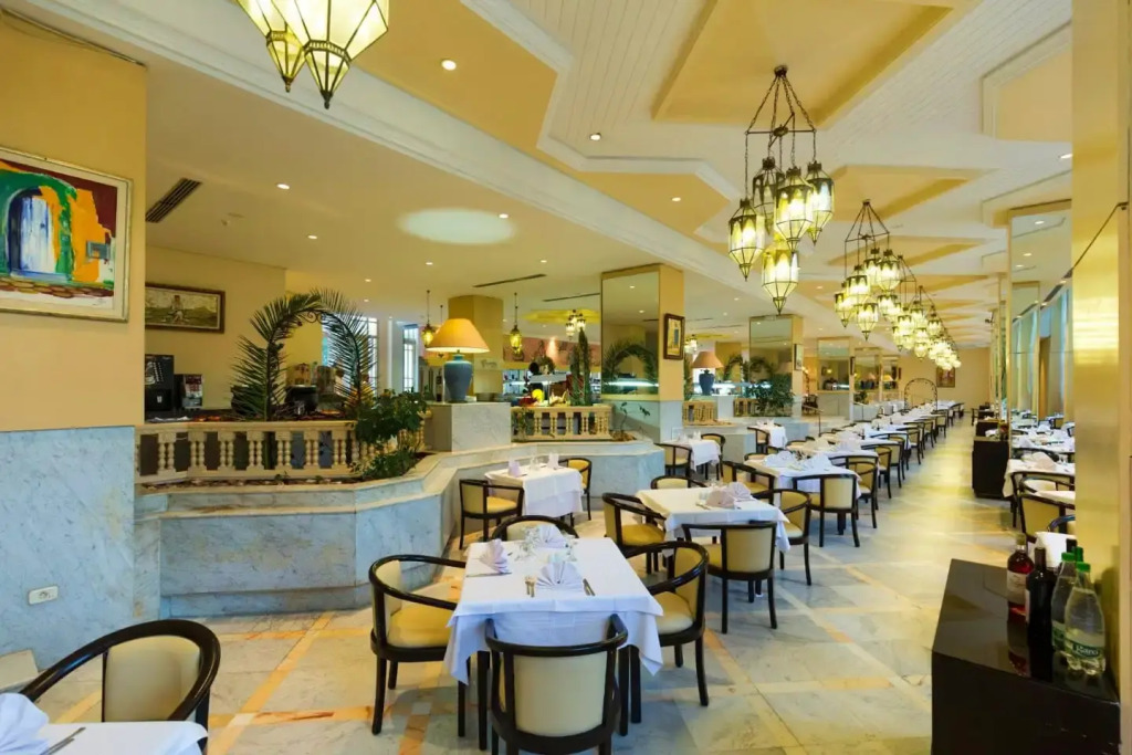 Riviera Hotel - Family only